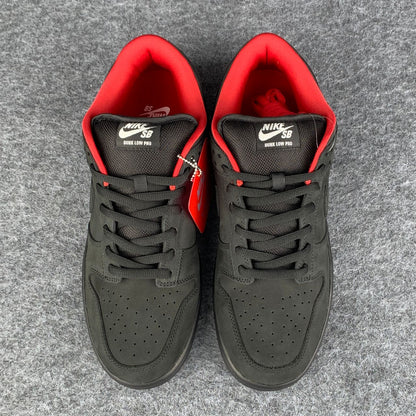 Supreme x Nike Dunk Low SB 'Black' Shoe