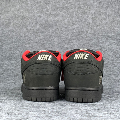 Supreme x Nike Dunk Low SB 'Black' Shoe