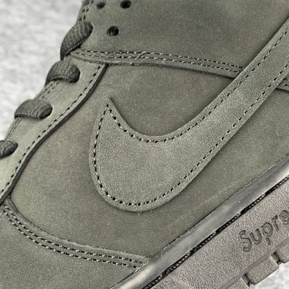 Supreme x Nike Dunk Low SB 'Black' Shoe