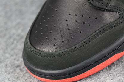 Jeff Staple x Nike Dunk Low Pro SB 'Black Pigeon' Shoe