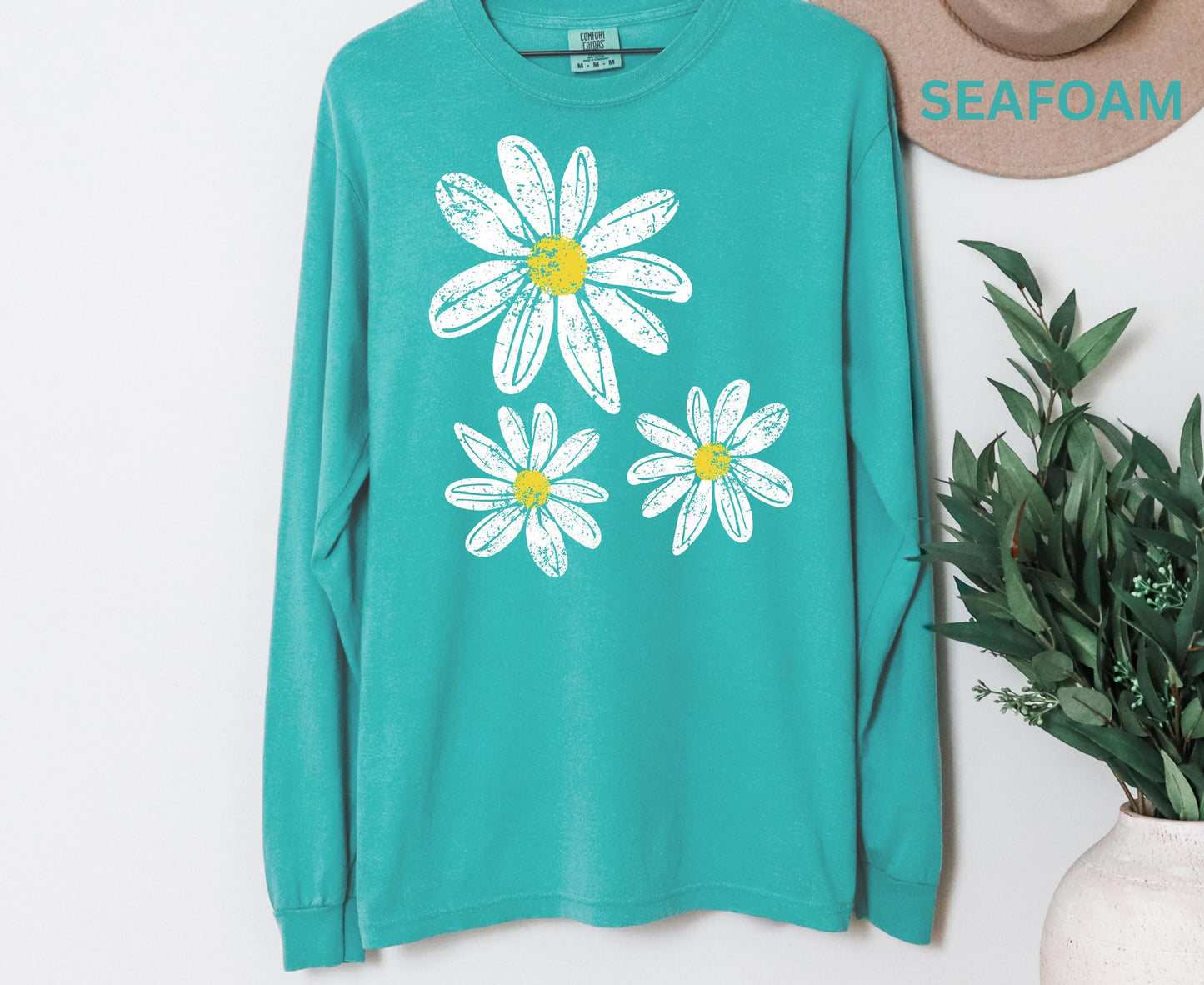 Comfort Colors Daisy Long Sleeve Shirt, Boho Floral Graphic Retro Aesthetic Flowers Long Shirt, Trendy Spring Long Sleeve Shirt for Women